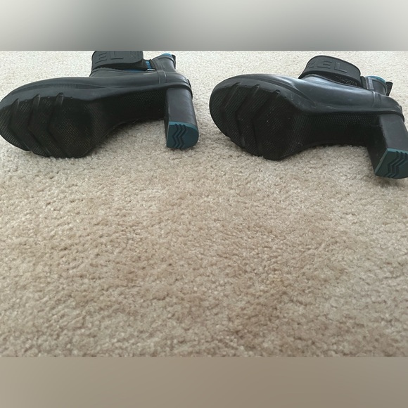 Sorel Women’s Boots - Picture 7 of 10